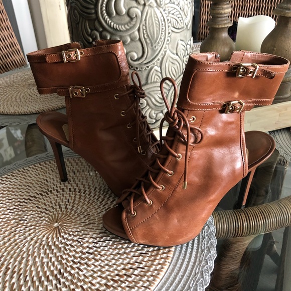 Gianni Bini Tan Leather Ankle bootie SZ 6 - Picture 7 of 11